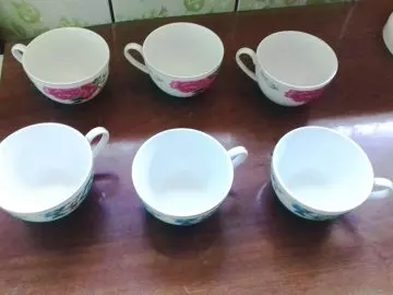 фарфоровые чайник и чашки без блюдцев времен СССР