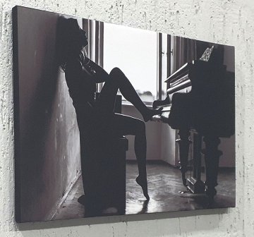 Картина “Девушка за роялем” для современных интерьеров