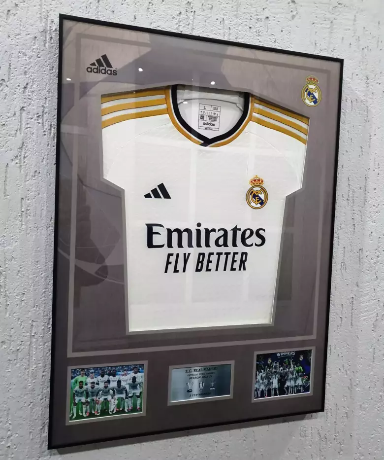 Футболка реал мадрид в рамке (t-shirt in frame). чемпионы лч 2024!
