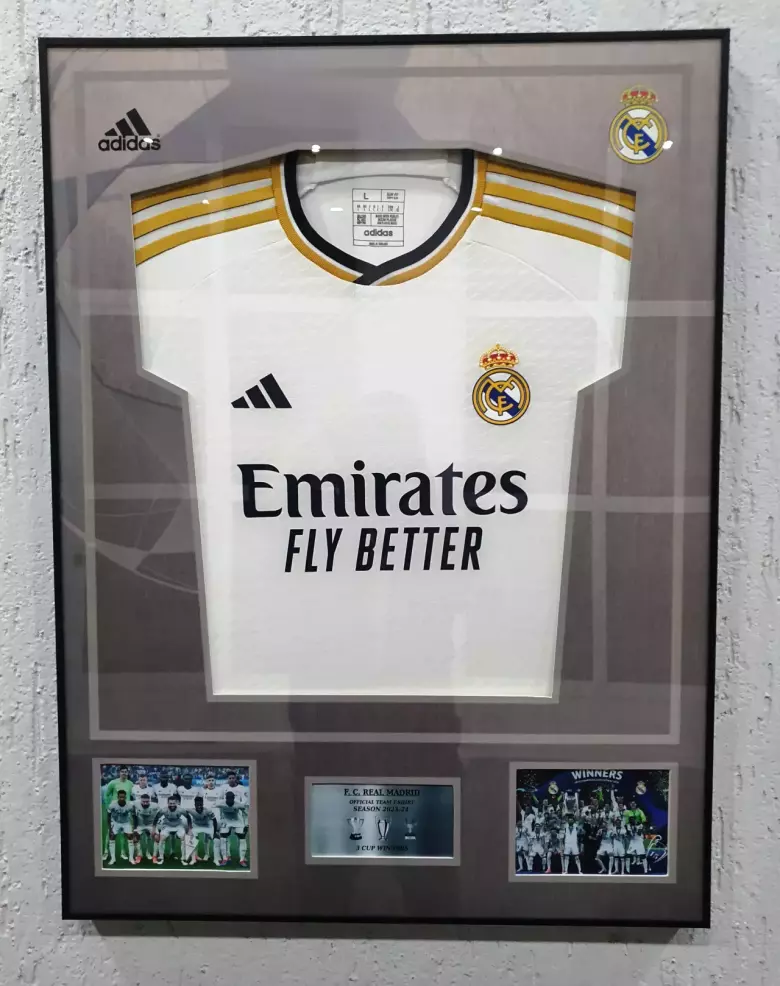 Футболка реал мадрид в рамке (t-shirt in frame). чемпионы лч 2024!