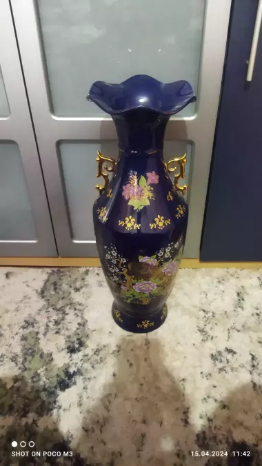 Продаются фарфоровые вазы