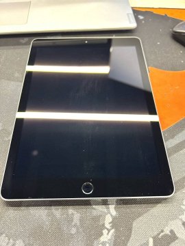 Продаю iPad (6-го поколения) состояние отличное