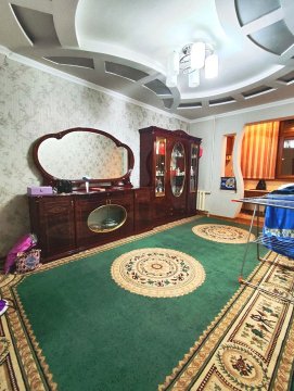 Юнусабадский район, 13-квартал "Базар Ахмад Дониш", Продаётся 2-комнатная квартира
