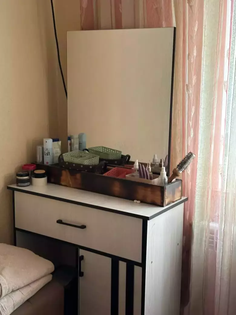 Продается шкаф-купейный, кровать "двухспалка", Трюмо зеркало