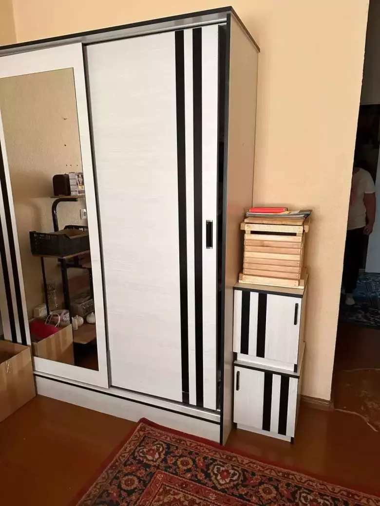 Продается шкаф-купейный, кровать "двухспалка", Трюмо зеркало