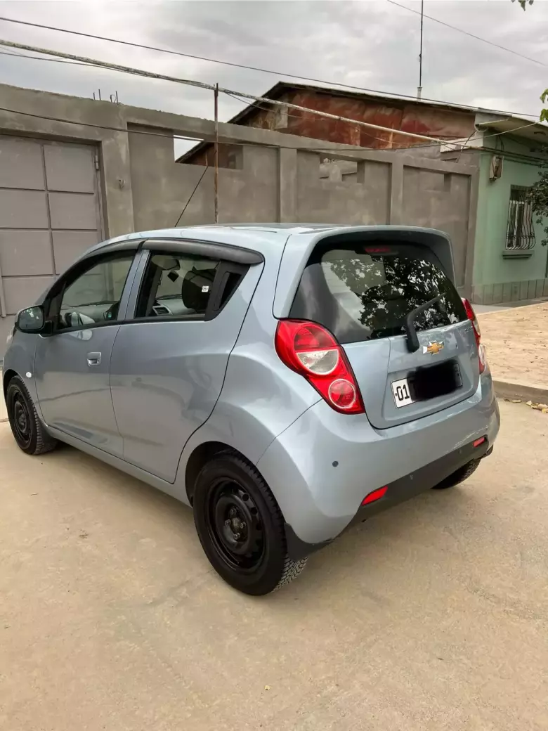 Продается Спарк в хорошем состоянии не битый не крашеный