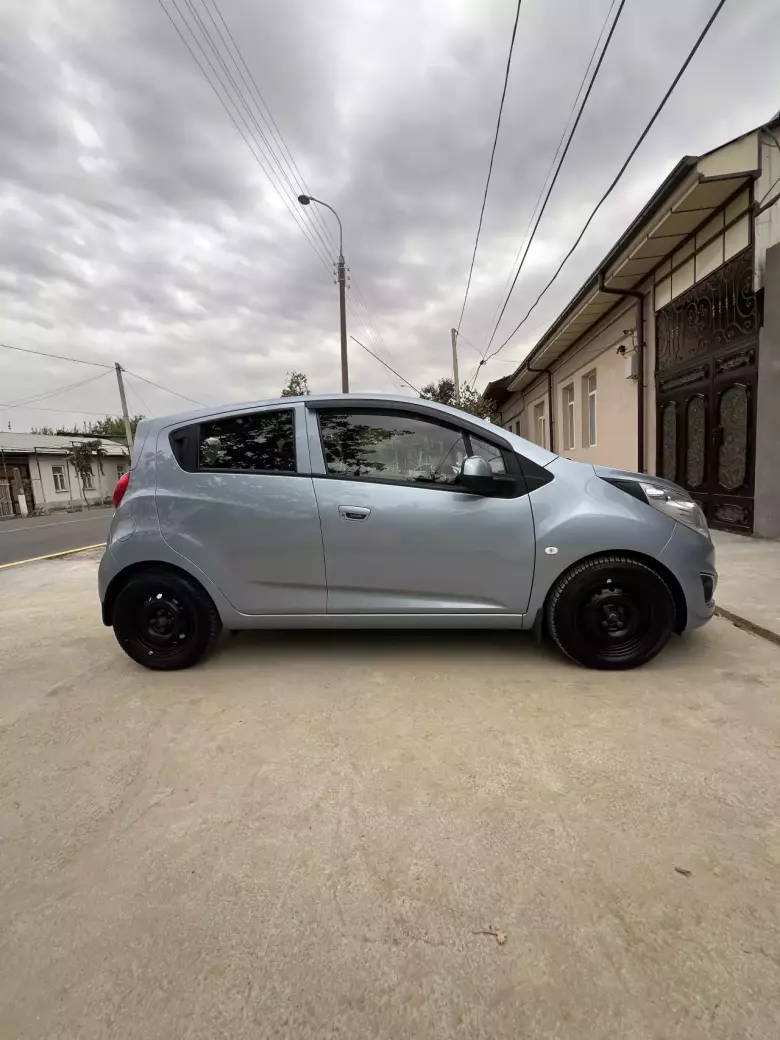 Продается Спарк в хорошем состоянии не битый не крашеный