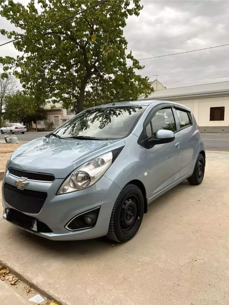 Продается Спарк в хорошем состоянии не битый не крашеный