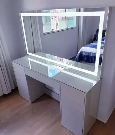 Дамский туалетный столик (трюмо)