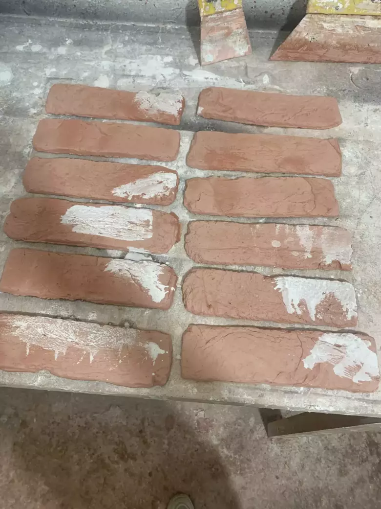 Декоративные кирпичи из полипропиленого гипса