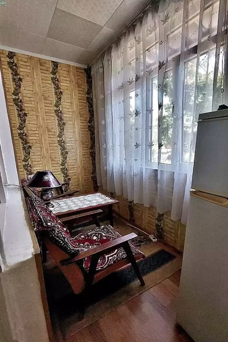 Массив: Ялангач. (Эко- Базар). 2х- комнатная