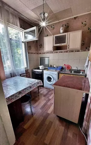 Массив: Ялангач. (Эко- Базар). 2х- комнатная