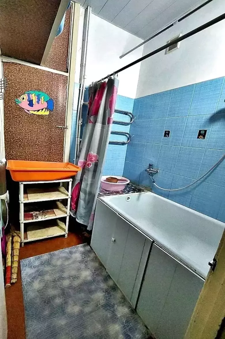 Массив: Ялангач. (Эко- Базар). 2х- комнатная