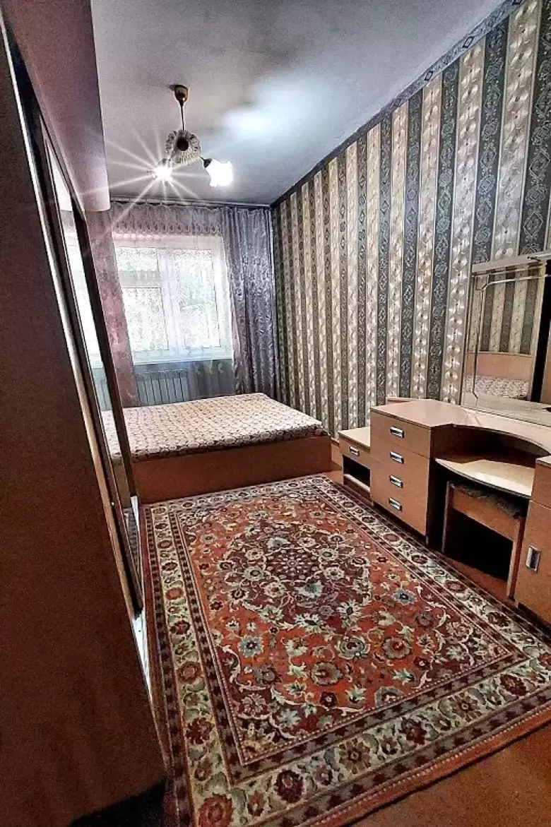 Массив: Ялангач. (Эко- Базар). 2х- комнатная