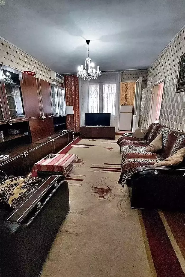 Массив: Ялангач. (Эко- Базар). 2х- комнатная