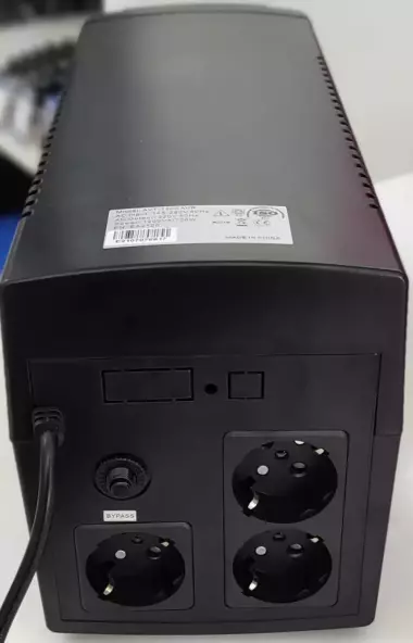 Продам UPS 1200w состояние отличное аккумулятор новый