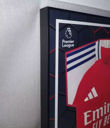 Новая 2024/25 Форма Арсенала в рамке (ARSENAL KIT in frame)в наличии 1 шт