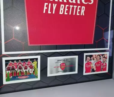 Новая 2024/25 Форма Арсенала в рамке (ARSENAL KIT in frame)в наличии 1 шт