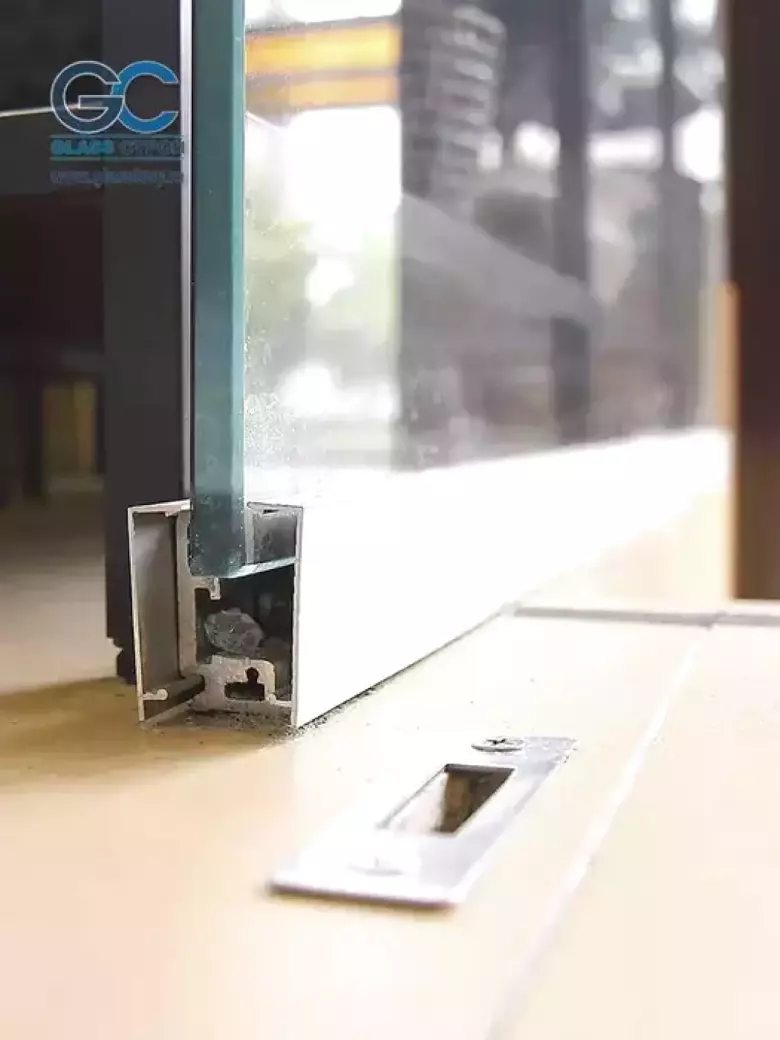 Замена уплотнителей, резины. Ремонт, регулировка стеклянных дверей