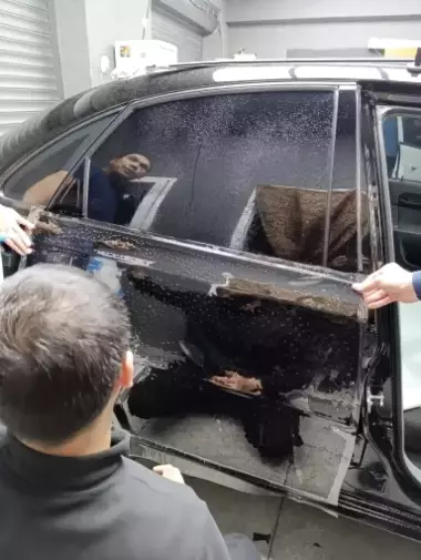 Защитим кузов автомобиля ударопрочной антигравийной плёнкой от царапин и сколов