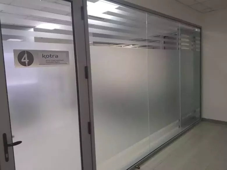 Тонирование зданий солнцезащитной энергосберегающей плёнкой. Tonirovka