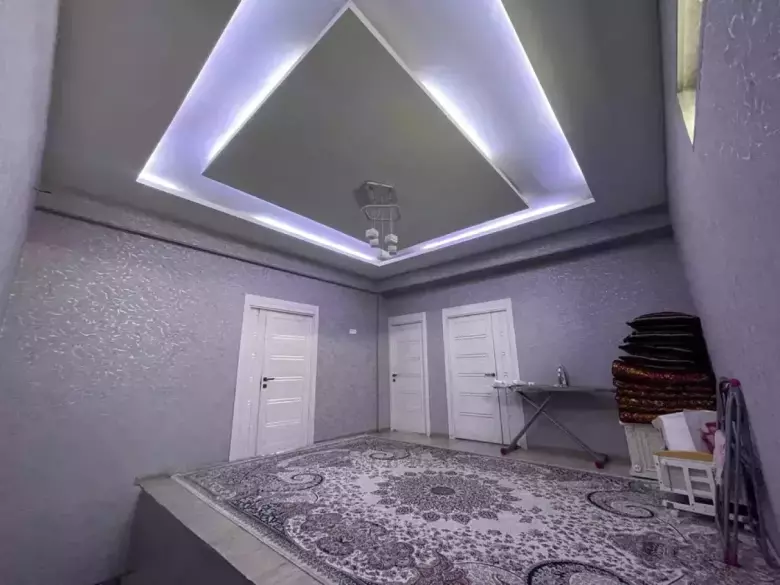 Pul topar zor narxda uy sotiladi. 3 qavat. 255000 y.e. Arendada deteiling servis bor