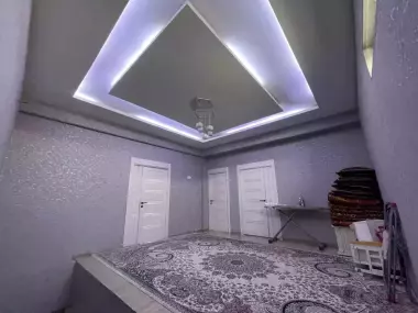 Pul topar zor narxda uy sotiladi. 3 qavat. 255000 y.e. Arendada deteiling servis bor