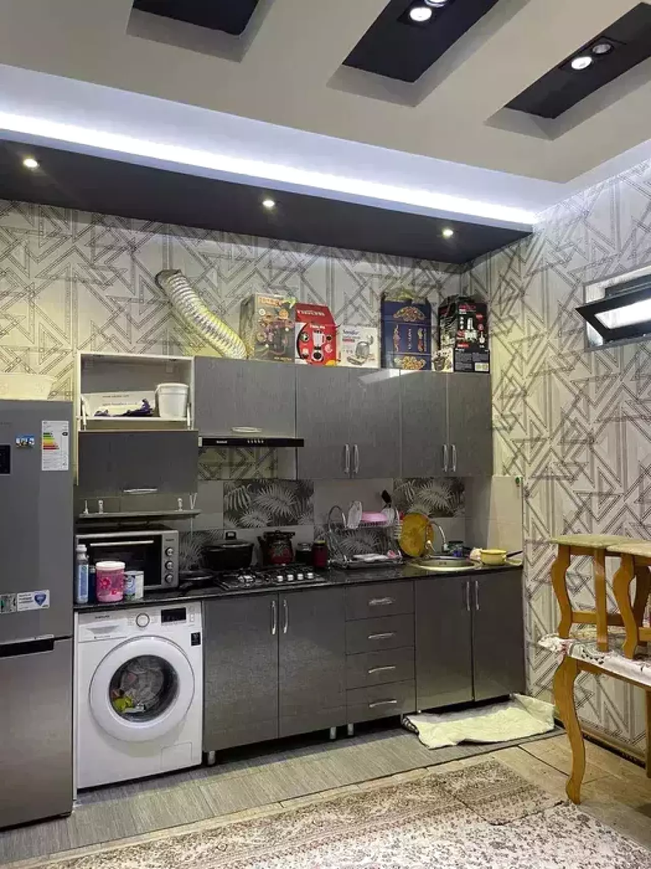 Pul topar zor narxda uy sotiladi. 3 qavat. 255000 y.e. Arendada deteiling servis bor