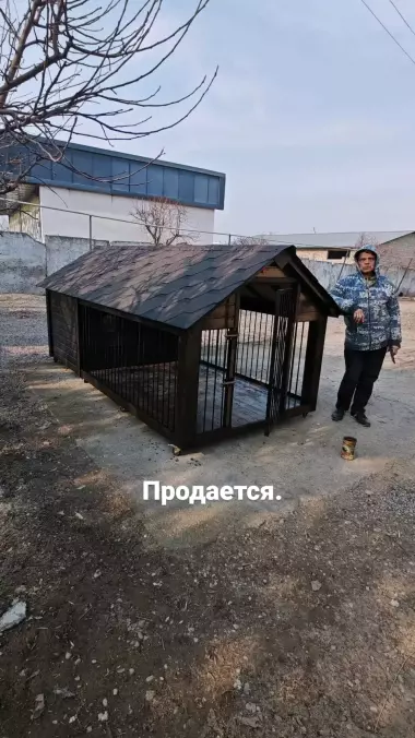 the dog house. Вольер для собаки.