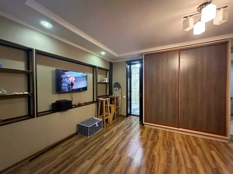 Сдаётся СВОЯ квартира 1/1/5 кирпич.  Метро Космонавтов (МВД РУз Интерпол)