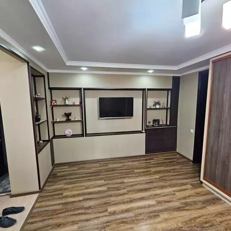 Сдаётся СВОЯ квартира 1/1/5 кирпич.  Метро Космонавтов (МВД РУз Интерпол)