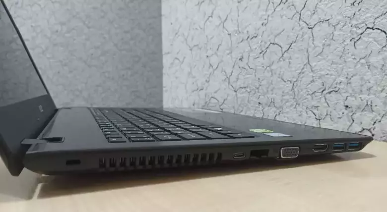 ACER E5-576G 15,6"/CORE i7-7500U/8GB/256GB SSD/GeFORCE 940MX 2GB GDDR5