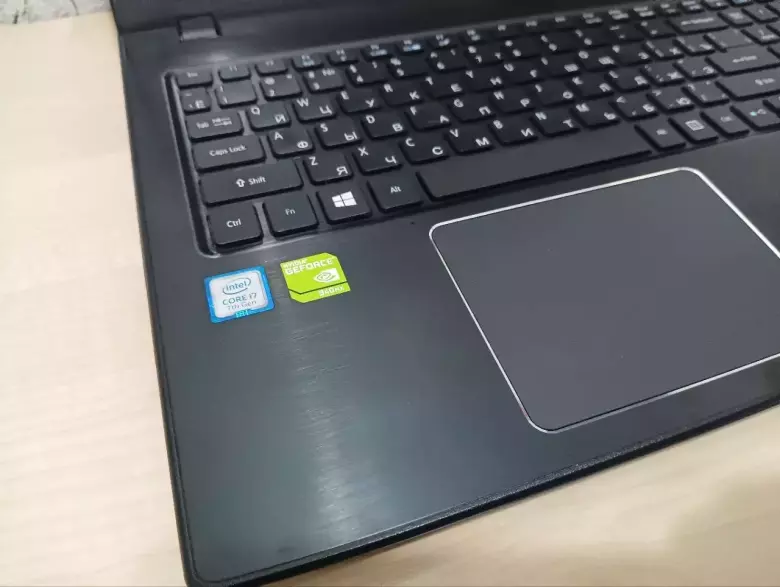 ACER E5-576G 15,6"/CORE i7-7500U/8GB/256GB SSD/GeFORCE 940MX 2GB GDDR5
