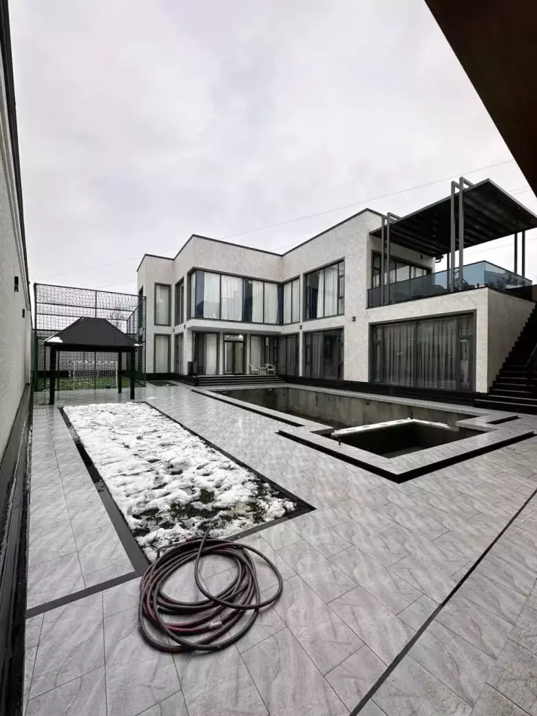 Guliston villa sotiladi