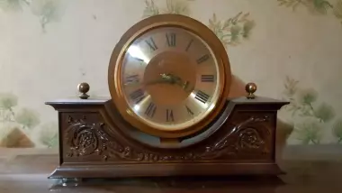 часы Весна