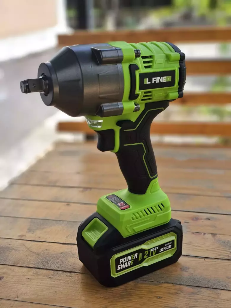 Продам Гайковерт L-FINE 21V. Ударный, аккумуляторный, с кейсом