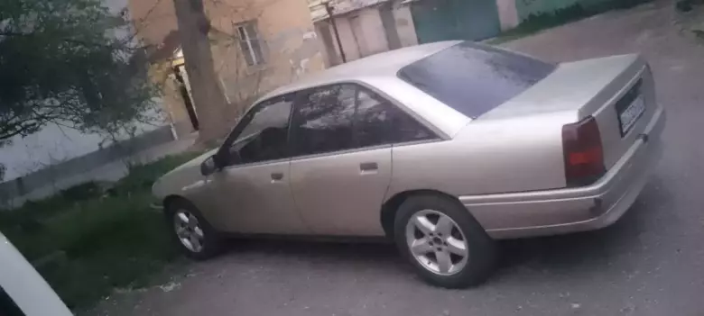Opel Omega A 1987год