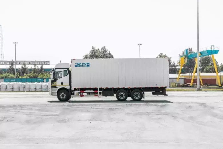 Цельнометаллический автофургон FAW J6L-240 6x4 (8.5 м 2 сп.)