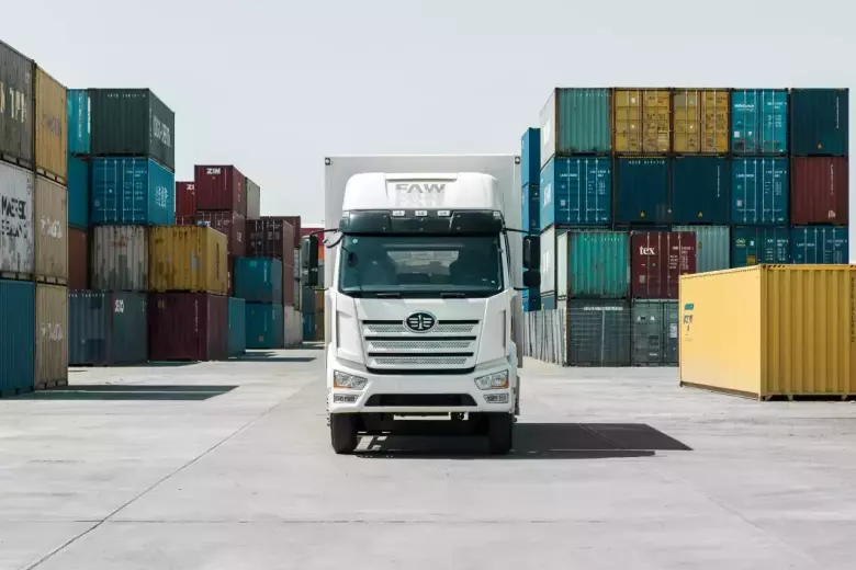 Цельнометаллический автофургон FAW J6L-240 6x4 (8.5 м 2 сп.)