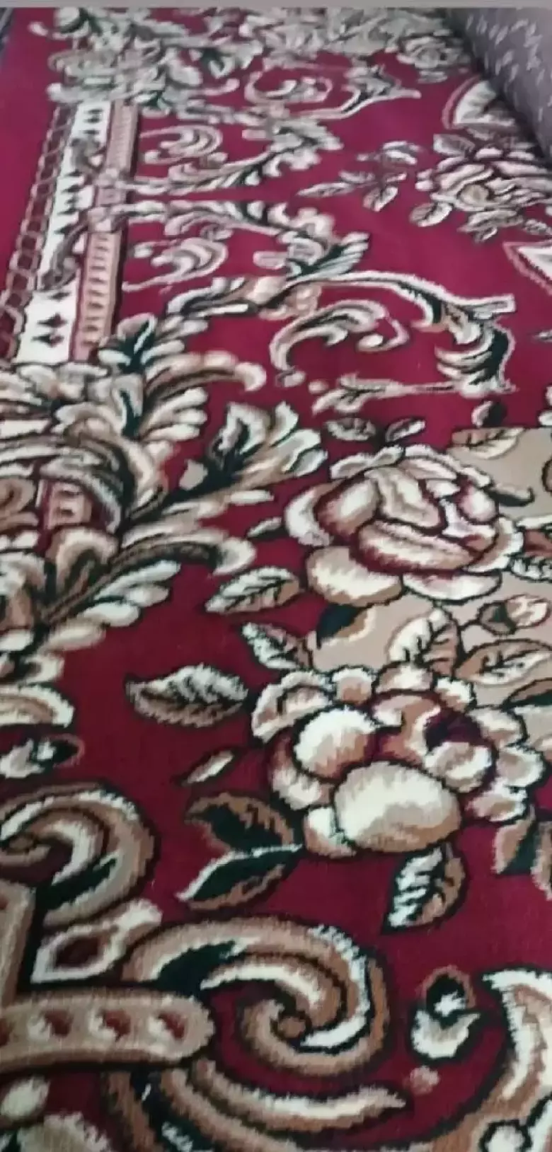 Yangi gilamlar sotiladi hamyonbop narxlarda shoshiling ulgurib qoling shoshiling
