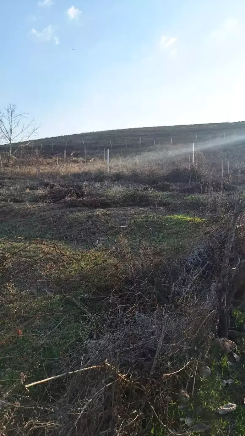 Продаю земельный участок 8 соток в городе Паркент. Размеры 25м./32 м.