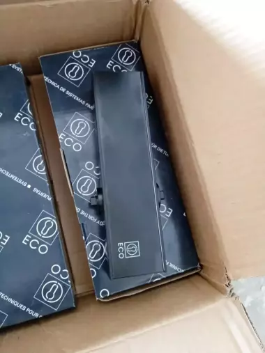 продается доводчик и кодовый замок б\у и новый