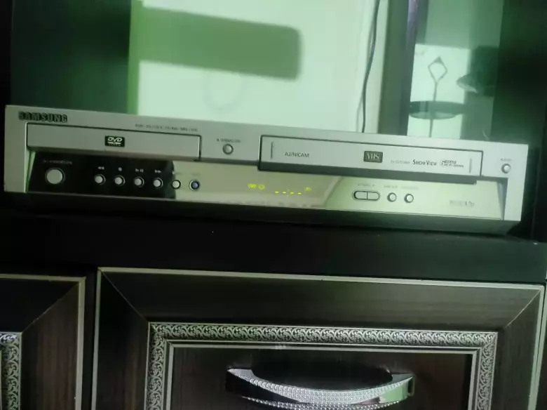 samsung vhs & dvd 6 hd galovkali vhs video magnitafoni ishlashiga gap yoq