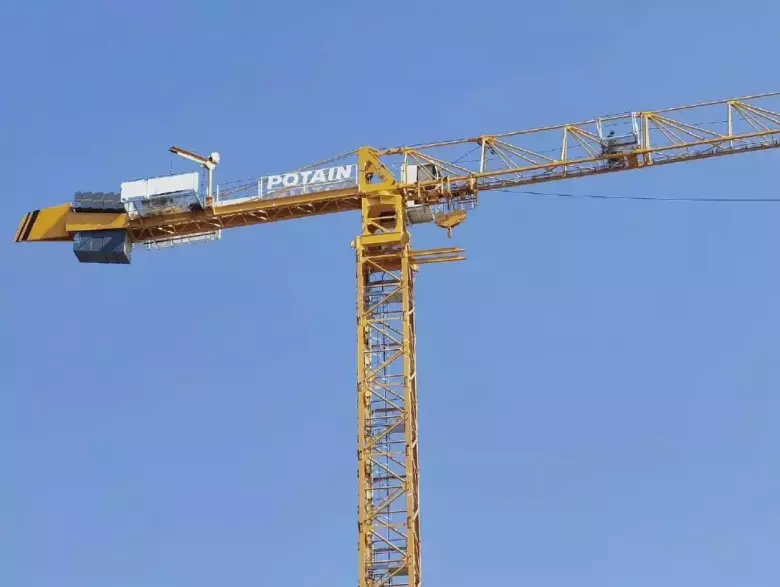 Minora va ko'prikli kranlarni, qurilish liftlarini yig'ish/demontaj qilish