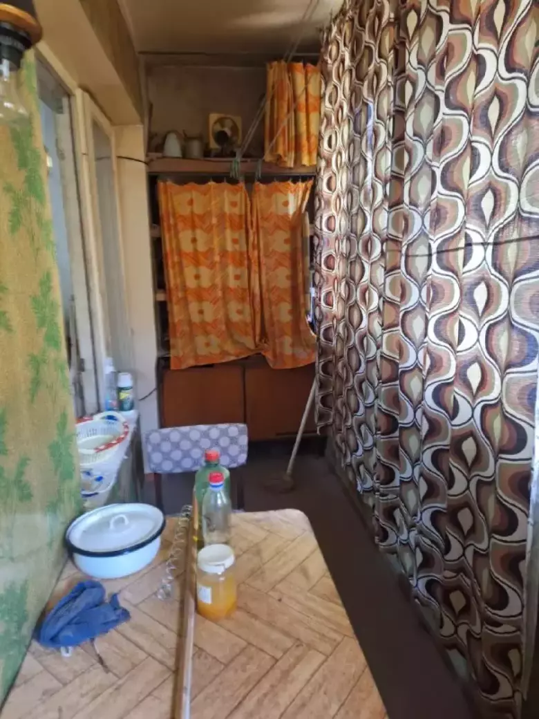 Продаю 1 ком. кв. 43 кв.м. 1 этаж кирпич,76 серия Чиланзар-25 квартал.