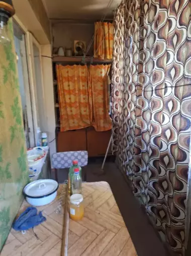 Продаю 1 ком. кв. 43 кв.м. 1 этаж кирпич,76 серия Чиланзар-25 квартал.