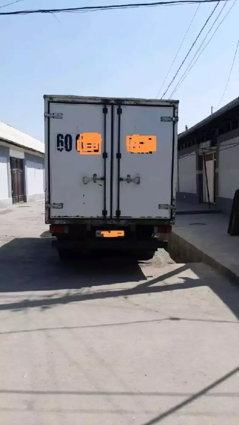 ISUZU. 2015 yil, 700 000 Probeg