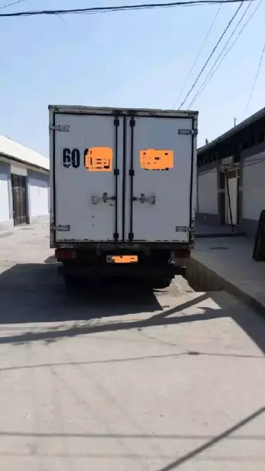 ISUZU. 2015 yil, 700 000 Probeg