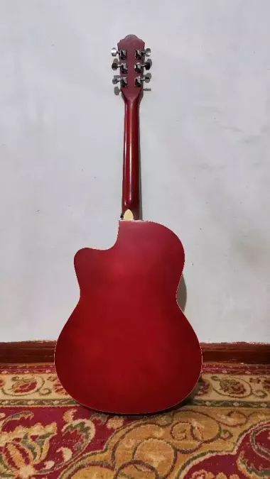 Acoustic Guitar, Gitara