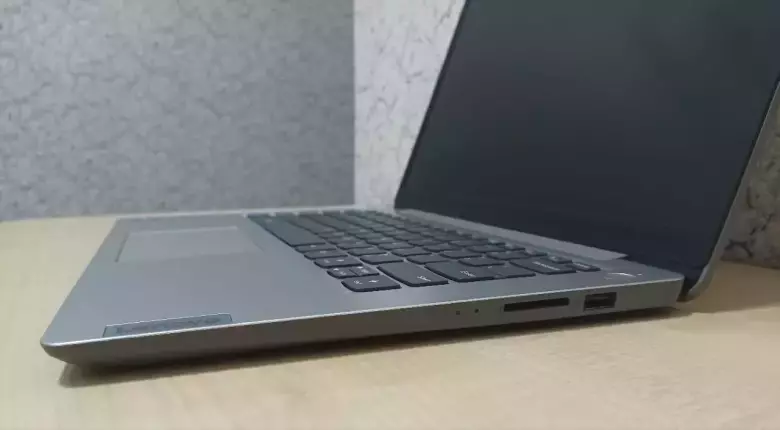 8 потоков LENOVO 14" FullHD / CORE™ i3 - 1215U / 8GB DDR4 / 256GB NVMe